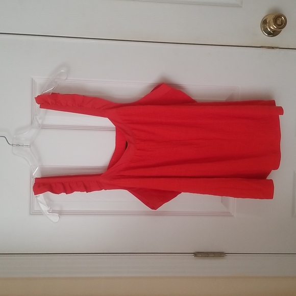 Banana Republic Ladies Sleeveless Top with Ruffled Detailing - Picture 1 of 8